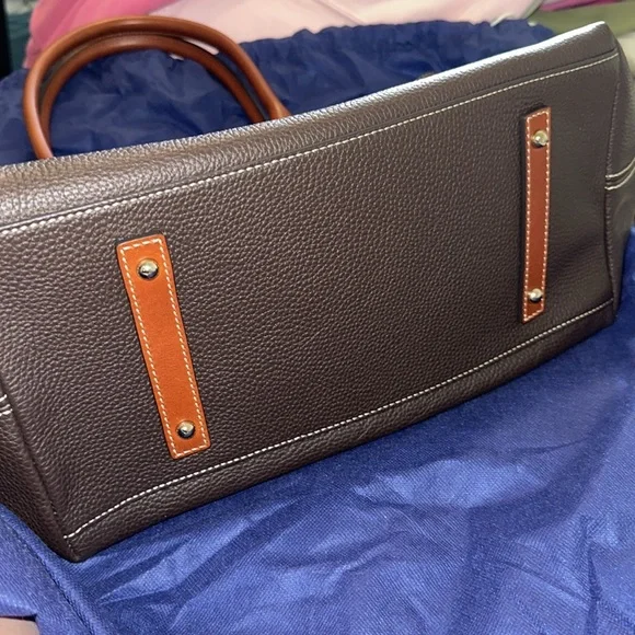 Large Dooney and Bourke tote - Picture 4 of 7